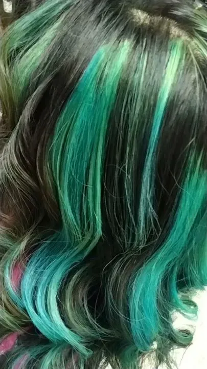 https://cdn.salonspotlight.com/photos/vEG0OkCRv1pKmPRzuniG/e0c7ecd2-7d12-4f03-940d-360952783cf3_720x720