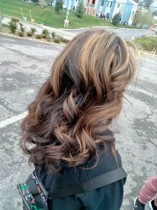 https://cdn.salonspotlight.com/photos/vEG0OkCRv1pKmPRzuniG/f69fe99c-ee4c-4bc6-9c0e-ffafa0336e0b_720x720