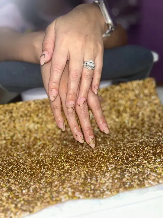 https://cdn.salonspotlight.com/photos/vGClw2NkzK5ApSw0JTqE/3a257e31-36bc-4b25-a184-e70d411aedaa_720x720