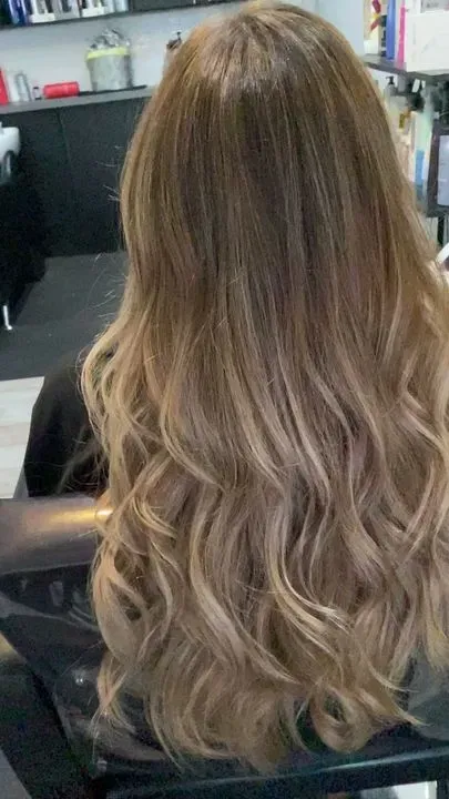https://cdn.salonspotlight.com/photos/vGyXuSlCQcp4IMkq8aif/e0d33f94-2c39-4832-a2a2-71844fb24114_720x720