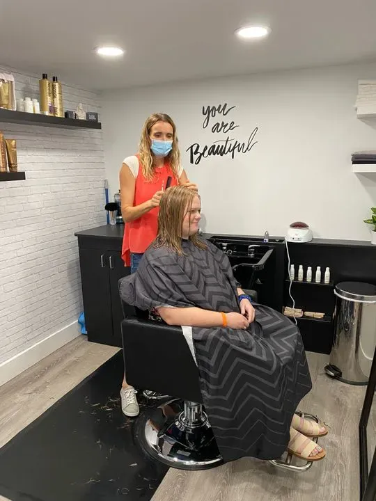 https://cdn.salonspotlight.com/photos/vIAu61TqyEmBAxAZaeHa/a71ebc6f-dc16-41b3-aa1f-ccf538d9468c_720x720