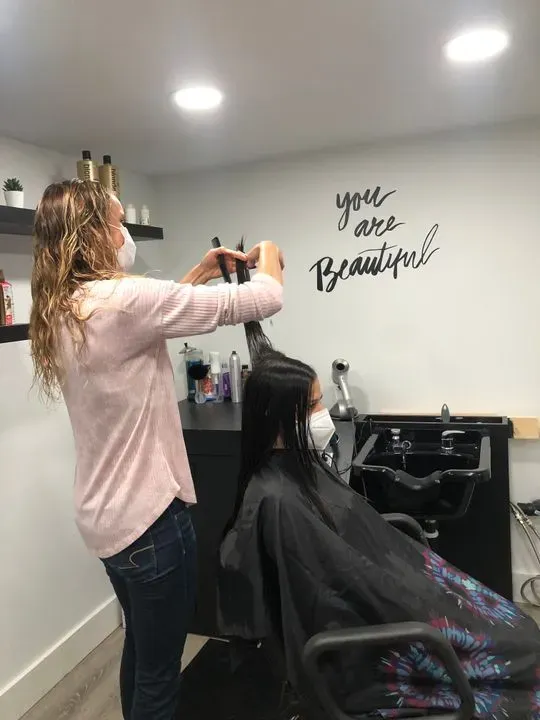 https://cdn.salonspotlight.com/photos/vIAu61TqyEmBAxAZaeHa/c7738f1d-f33f-4bd2-b161-33fa967b4e1c_720x720