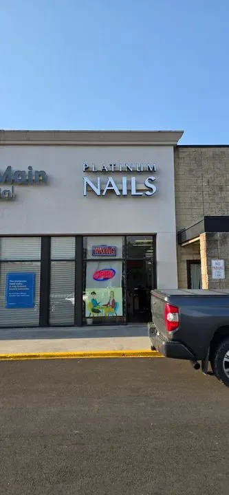 https://cdn.salonspotlight.com/photos/vM8Xx2NwhzNGKgcprEo9/bfb64e1d-20aa-4ca3-894a-5758b5588511_720x720