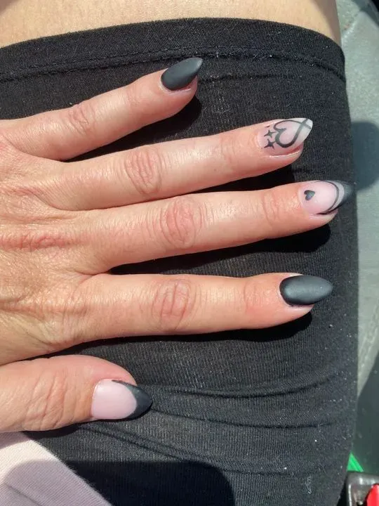 https://cdn.salonspotlight.com/photos/vM8Xx2NwhzNGKgcprEo9/e0d418f0-628b-44ab-931d-3b8378aaa544_720x720