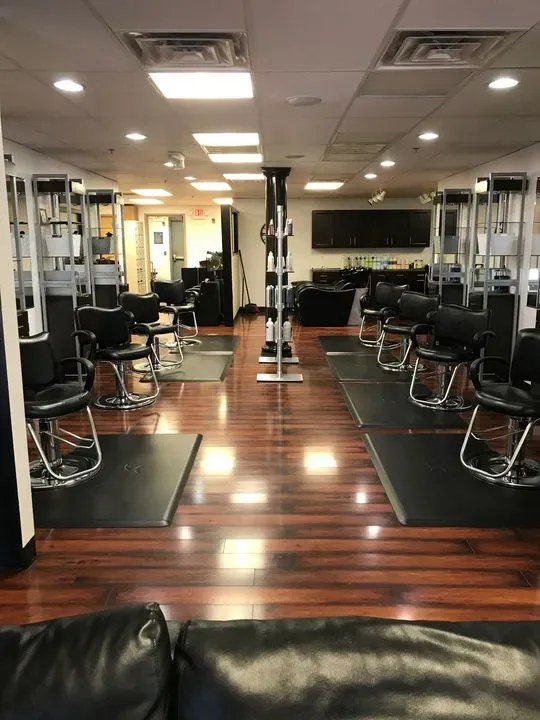 https://cdn.salonspotlight.com/photos/vMlsGbzA9DUtusulmDNE/625f33aa-e3d2-4782-8491-0902c3db72cf_720x720