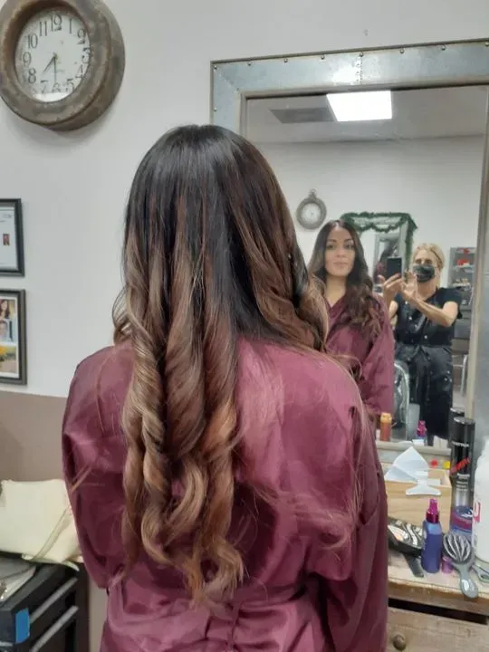 https://cdn.salonspotlight.com/photos/vNOAryKalLeDOSu36JNK/c8388452-e1de-4c4b-8495-55bba214a8d8_720x720