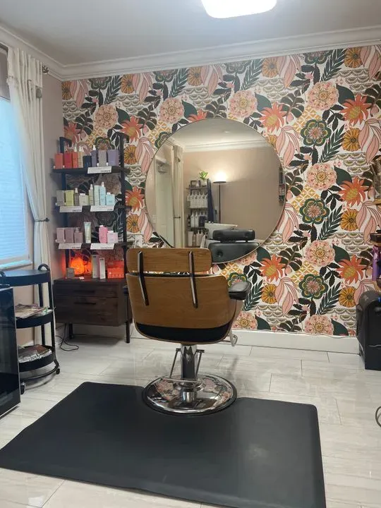 https://cdn.salonspotlight.com/photos/vPs3kVeYShWAEnX3FB9E/58bb05e0-7962-408a-b722-5cac0df7367b_720x720