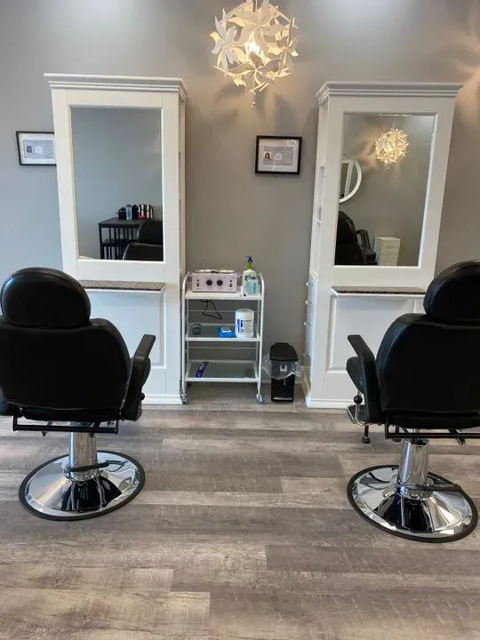 https://cdn.salonspotlight.com/photos/vRPBxNYjnvYWhPdocsnw/45fa3a05-2930-4c4d-b608-2f587f962c42_720x720