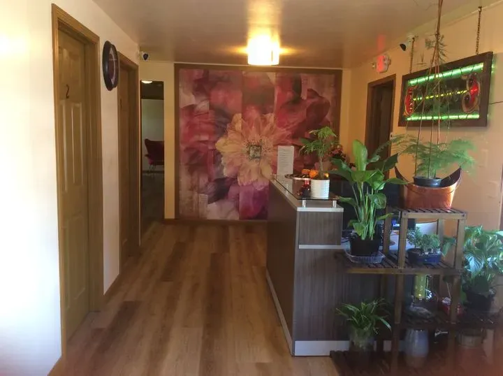 https://cdn.salonspotlight.com/photos/vSU25S0Ac1sQYkTMqbAH/e6361c3b-1f88-43d4-9358-19f54b2bd377_720x720