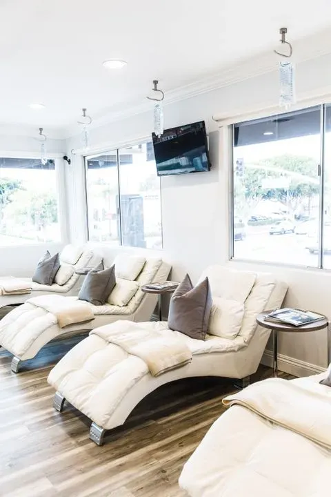 https://cdn.salonspotlight.com/photos/vUuDIPgSELUvW6uBDZJW/873bc0c9-9cc0-435c-82b6-b8aad705390f_720x720