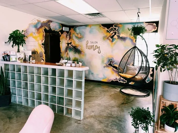 https://cdn.salonspotlight.com/photos/vWZW5d68Y2CuBZd1pOxr/b4c8b55d-d3c3-49d2-8c96-a7fb299f8046_720x720