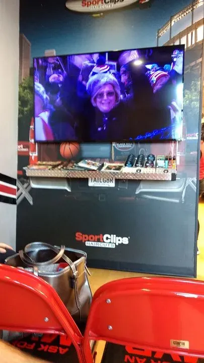 https://cdn.salonspotlight.com/photos/vYafyzBQJJVODfr8cbW9/fc44f9f7-4fcf-4a6a-bffa-a13c1a9c2c09_720x720