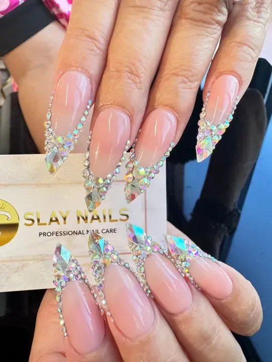 https://cdn.salonspotlight.com/photos/vZ7V0bAKgp7cf3Kh0yBI/ed23787a-324a-471c-95b9-055d60487c7a_720x720