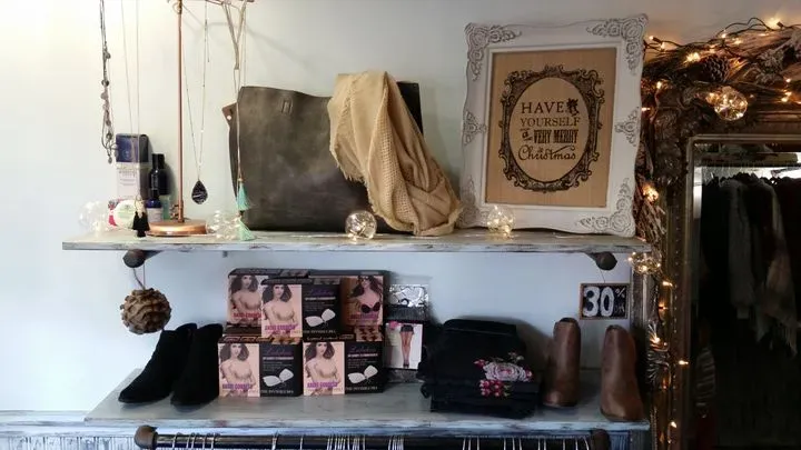 https://cdn.salonspotlight.com/photos/vZjvkupDW0GXpUn2fT8f/cf604295-4ce5-4fff-8b29-7ac34372737e_720x720