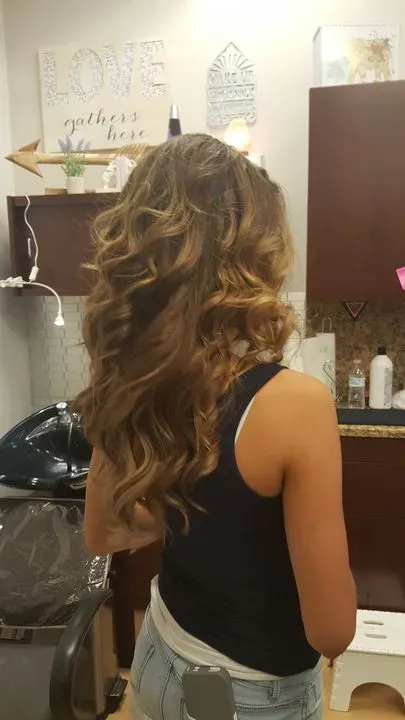 https://cdn.salonspotlight.com/photos/vbWPG6Vgb6YDcb0oWnoa/db6974d0-f523-47e2-b24c-42ceff0e3165_720x720