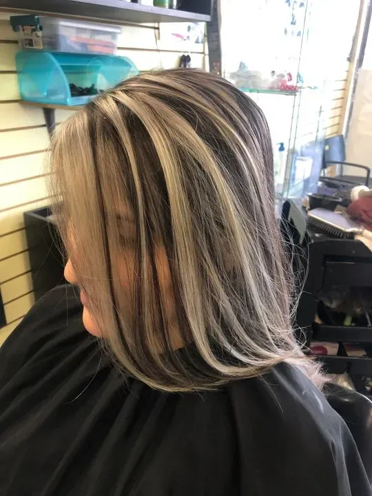 https://cdn.salonspotlight.com/photos/vbhhFzketHD7gTJ8ErSE/71e34cf7-a7f5-4f76-8101-adb3c77c325c_720x720