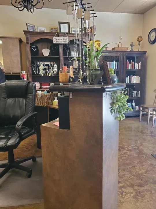 https://cdn.salonspotlight.com/photos/vblI1Cureing9JzyXdNQ/cf1fc5d0-fdb9-49a8-a0e5-953787f125bb_720x720