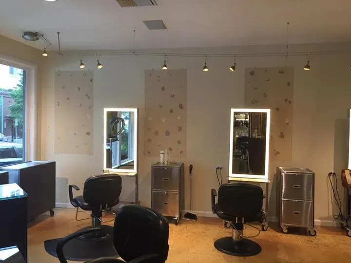https://cdn.salonspotlight.com/photos/vbrQhEe9rCVJ9V2BY2Bd/a9c495a6-8169-41e5-8edb-a054ddaffffb_720x720