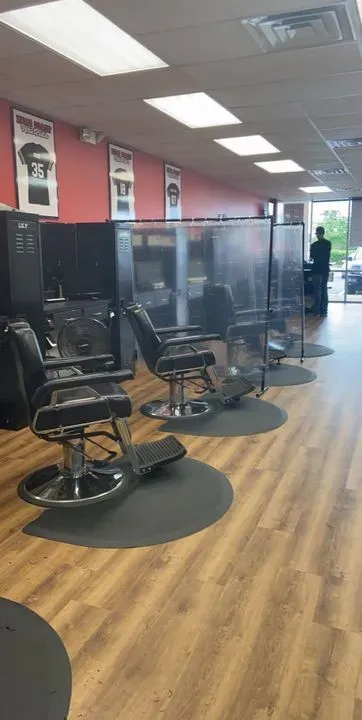 https://cdn.salonspotlight.com/photos/vcJOxWMAWLuUZt2DP5Tg/5b54e408-f1fe-4bff-83ff-f4fb653a64a8_720x720
