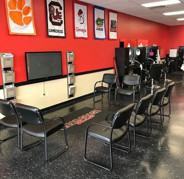 https://cdn.salonspotlight.com/photos/vcJOxWMAWLuUZt2DP5Tg/6fba8b0f-ad0b-4d75-9191-7f6c8d87b8a1_720x720