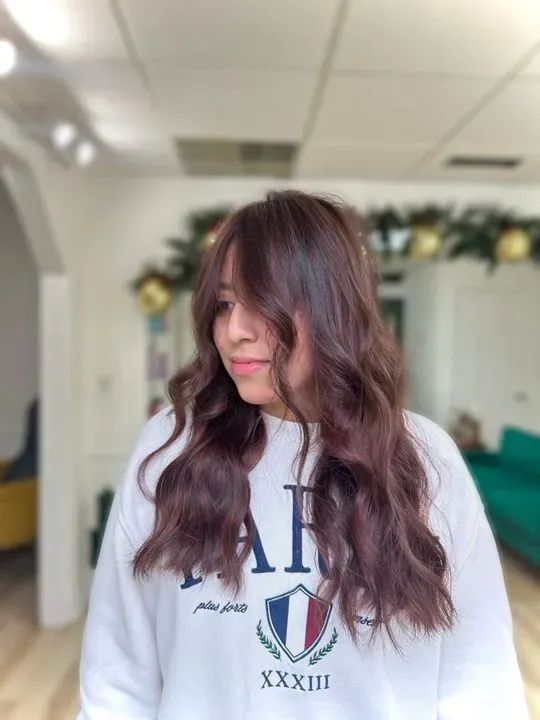 https://cdn.salonspotlight.com/photos/viuUSx4gpjCZteqIYSas/5ea78cf2-f68e-4c80-8b16-0af8b24363d6_720x720