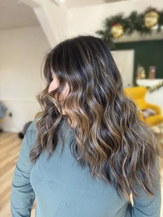 https://cdn.salonspotlight.com/photos/viuUSx4gpjCZteqIYSas/b6a3bb8d-f79b-40cb-b354-78d13bdb86f9_720x720