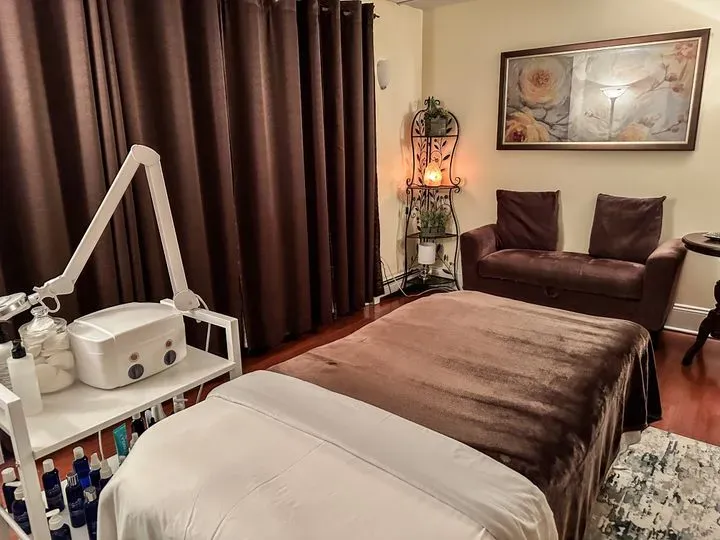 https://cdn.salonspotlight.com/photos/vk1ugGNOyxXvykxDHsWx/7ade3b49-995d-4a46-a94c-920275bab3d7_720x720