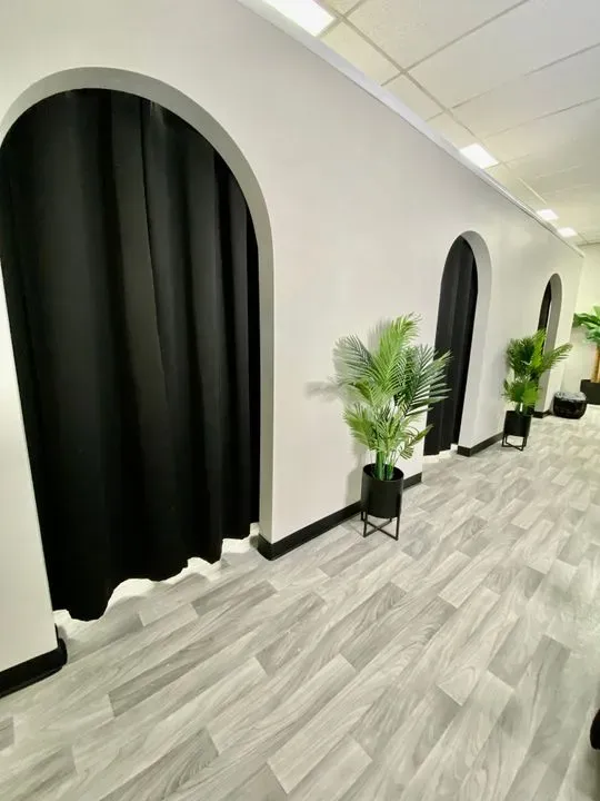 https://cdn.salonspotlight.com/photos/vkUL5Dh1FRVZRNnaNGxC/a13190b1-3d7e-4f87-8ed0-c717b717af90_720x720