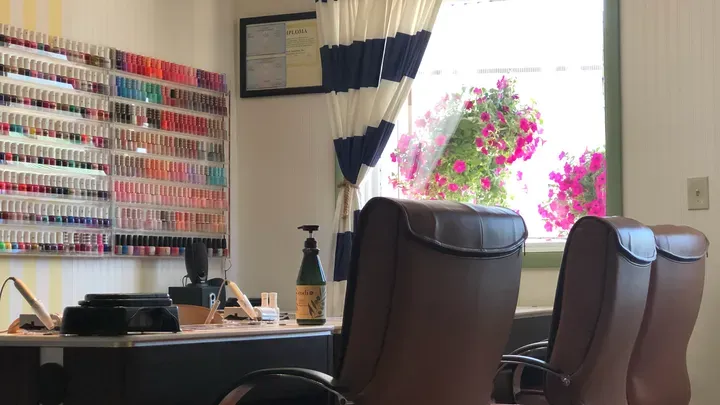 https://cdn.salonspotlight.com/photos/vkYKuVMjywoQz2szqbPx/0b0d14b2-be88-4df0-aa8c-ede3ca4d7259_720x720