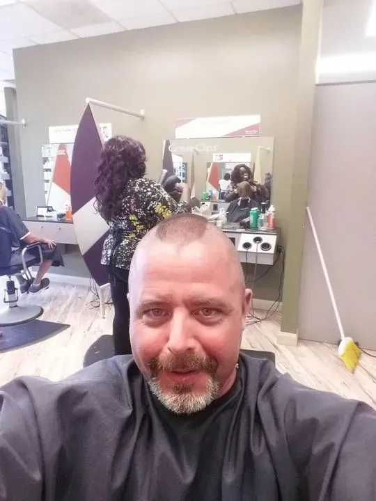 https://cdn.salonspotlight.com/photos/vlSPulVTRNPtpRBYIYQ9/d82e0b01-72eb-45f3-934f-0efae37f6520_720x720