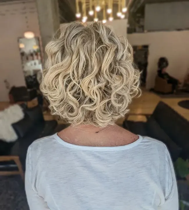 https://cdn.salonspotlight.com/photos/vmjJRxEal7NbZC37KEaB/16e93832-1885-466a-9a6d-dd9b92f0b065_720x720