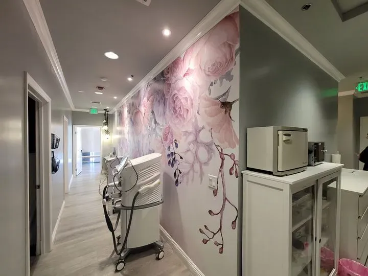 https://cdn.salonspotlight.com/photos/vn1ViAb8DGzhYMyHjVAB/4a2ad777-8610-40da-9614-76a038882f26_720x720
