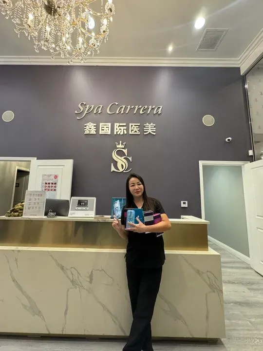 https://cdn.salonspotlight.com/photos/vn1ViAb8DGzhYMyHjVAB/b3249f18-0961-491b-82de-df43615b3621_720x720