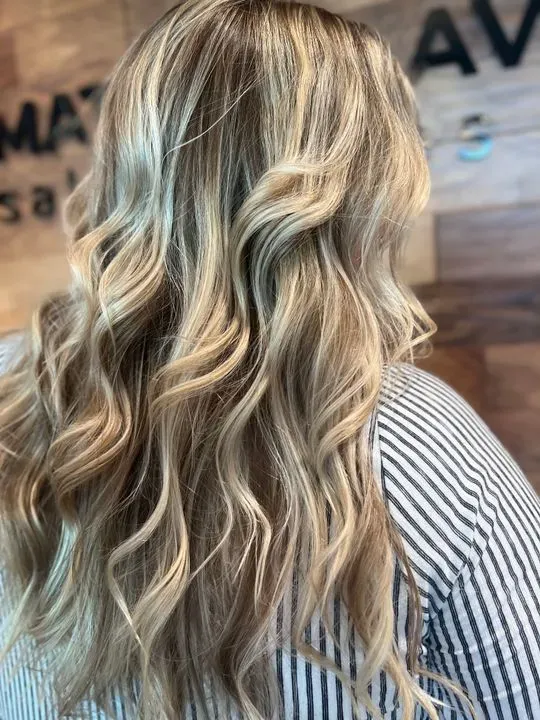 https://cdn.salonspotlight.com/photos/vnLSqAXmk5SY8F7G1nUY/fe347bf5-e0f9-4210-91ae-93c315437ad6_720x720