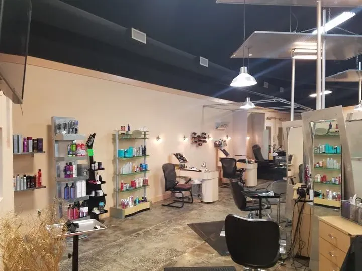 https://cdn.salonspotlight.com/photos/vnscV1DVBYLoKblmDC91/4468f1dc-c155-43dc-ab72-87c2ae209962_720x720
