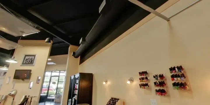 https://cdn.salonspotlight.com/photos/vnscV1DVBYLoKblmDC91/e5bd69af-231a-409c-856d-c471c63bdca9_720x720