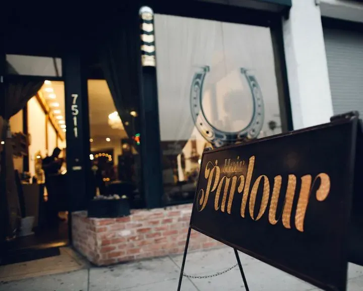 https://cdn.salonspotlight.com/photos/vpZYGoardQYOhWC40iXG/f7cfa7c9-20d5-486c-bc0a-876b601362d1_720x720