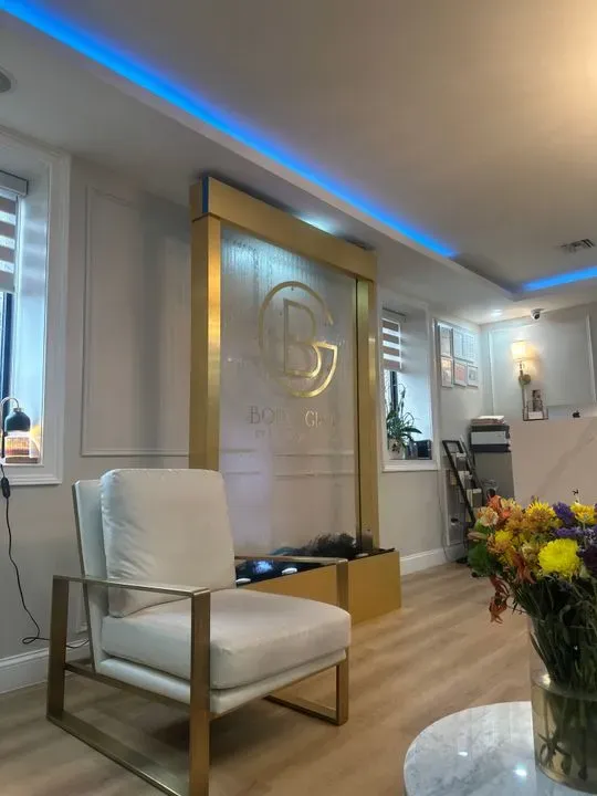 https://cdn.salonspotlight.com/photos/vpdkmDltmfc3XN0lTvGR/052b90b2-0e66-43e1-9b66-5d52f8dfbdd1_720x720