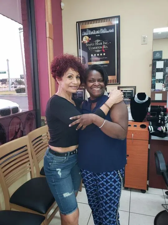 https://cdn.salonspotlight.com/photos/vr8jBcaiJ9YfQ2LLnHgs/c0f51c53-6756-4f91-b7d2-c206d0f680d3_720x720