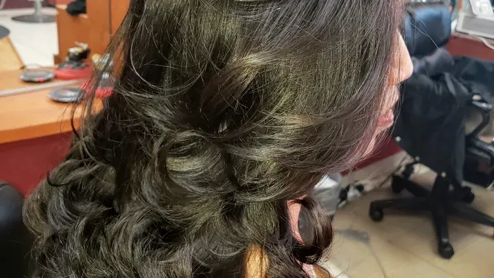 https://cdn.salonspotlight.com/photos/vr8jBcaiJ9YfQ2LLnHgs/d174deb2-5d6a-484b-8e80-2535b5c6b414_720x720