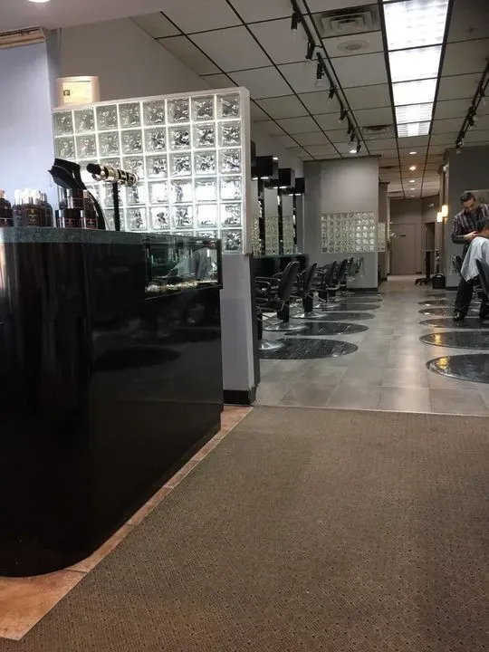 https://cdn.salonspotlight.com/photos/vs4Umw74IFKadgK8MARv/1f1e484a-1256-4104-b671-760561e8cab6_720x720
