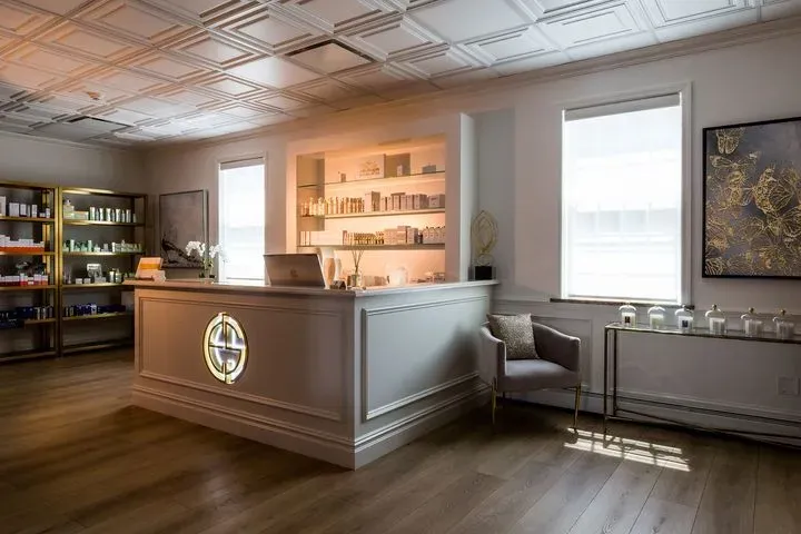 https://cdn.salonspotlight.com/photos/vvBARJuOUqKd9ECgTLX1/2b0175fb-5de3-4e1e-92b2-365a92626989_720x720