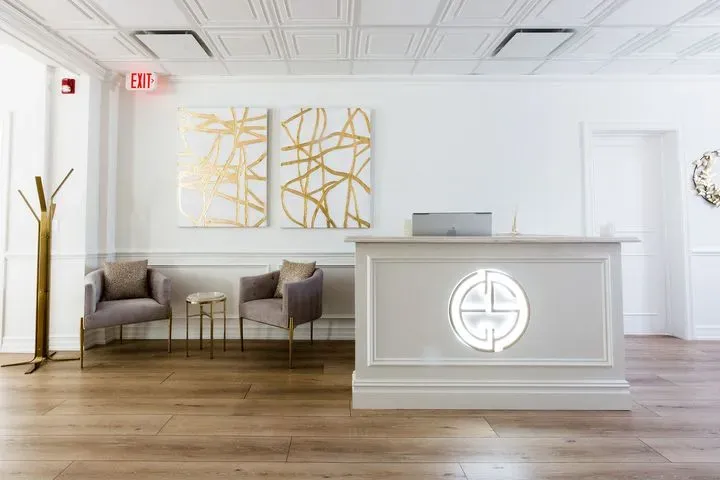 https://cdn.salonspotlight.com/photos/vvBARJuOUqKd9ECgTLX1/34ee403c-efab-477b-bd29-69aeef377de0_720x720