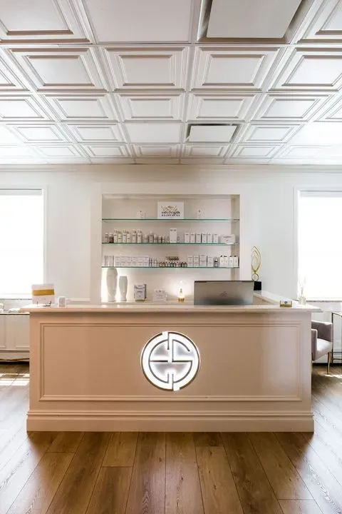 https://cdn.salonspotlight.com/photos/vvBARJuOUqKd9ECgTLX1/caaffac6-da85-4c40-aebb-4dac8e67dfd7_720x720