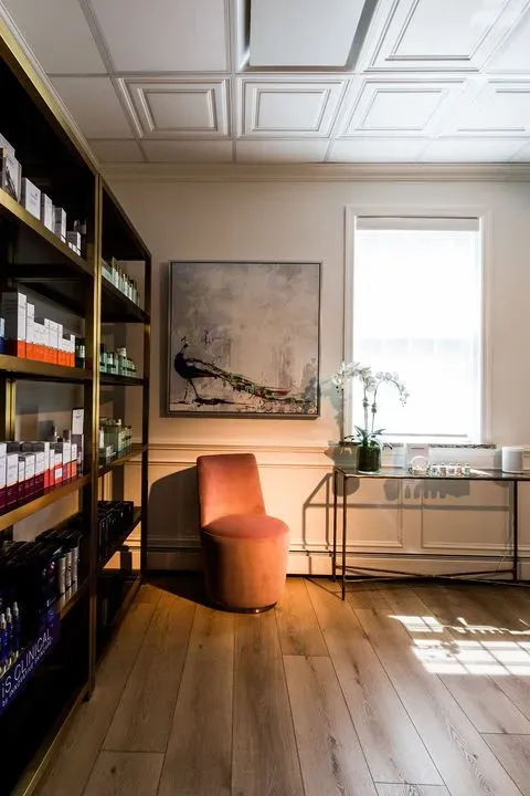 https://cdn.salonspotlight.com/photos/vvBARJuOUqKd9ECgTLX1/fa342144-6889-4288-b29f-945a279b9843_720x720