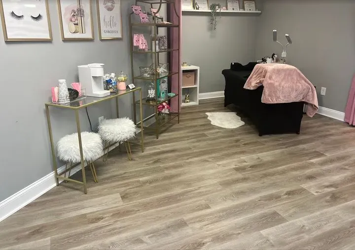 https://cdn.salonspotlight.com/photos/vvCBCmR4Jm2ijbg25S7r/21082070-8f03-44b3-ad93-413c0aeab4dc_720x720