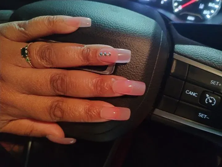 https://cdn.salonspotlight.com/photos/vw09UKiezGe4ehJnlVhT/3faca20b-e280-4719-b381-6b18aa4eb470_720x720
