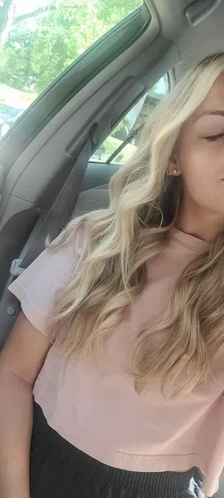 https://cdn.salonspotlight.com/photos/vw320RkMfEK8Y2dTJd4v/c4abf428-92ca-43e3-99d2-717ae1b3ab70_720x720