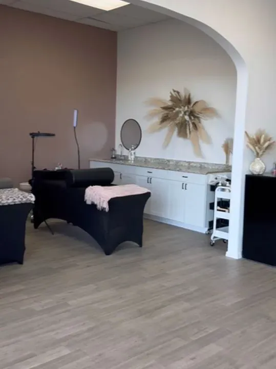 https://cdn.salonspotlight.com/photos/vxjZnmKAMAOoCLWCq2dz/594ae6fc-6843-4cfc-838c-fca3069746b2_720x720