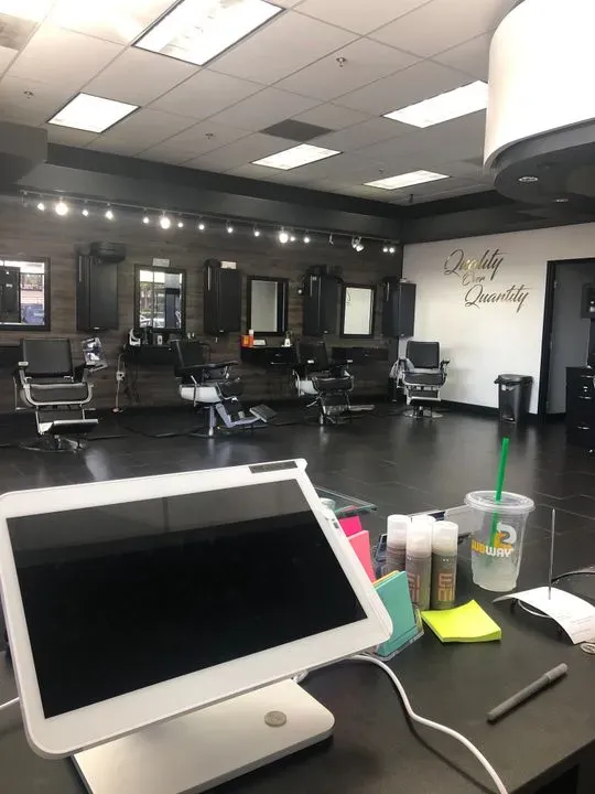 https://cdn.salonspotlight.com/photos/vyOvMLpan589u1iSkd6Z/0bbdbde8-7a0e-4611-861b-f0539adf8735_720x720